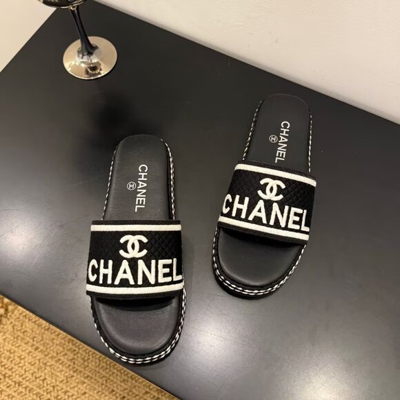 Chanel slippers - Picture 4 of 8